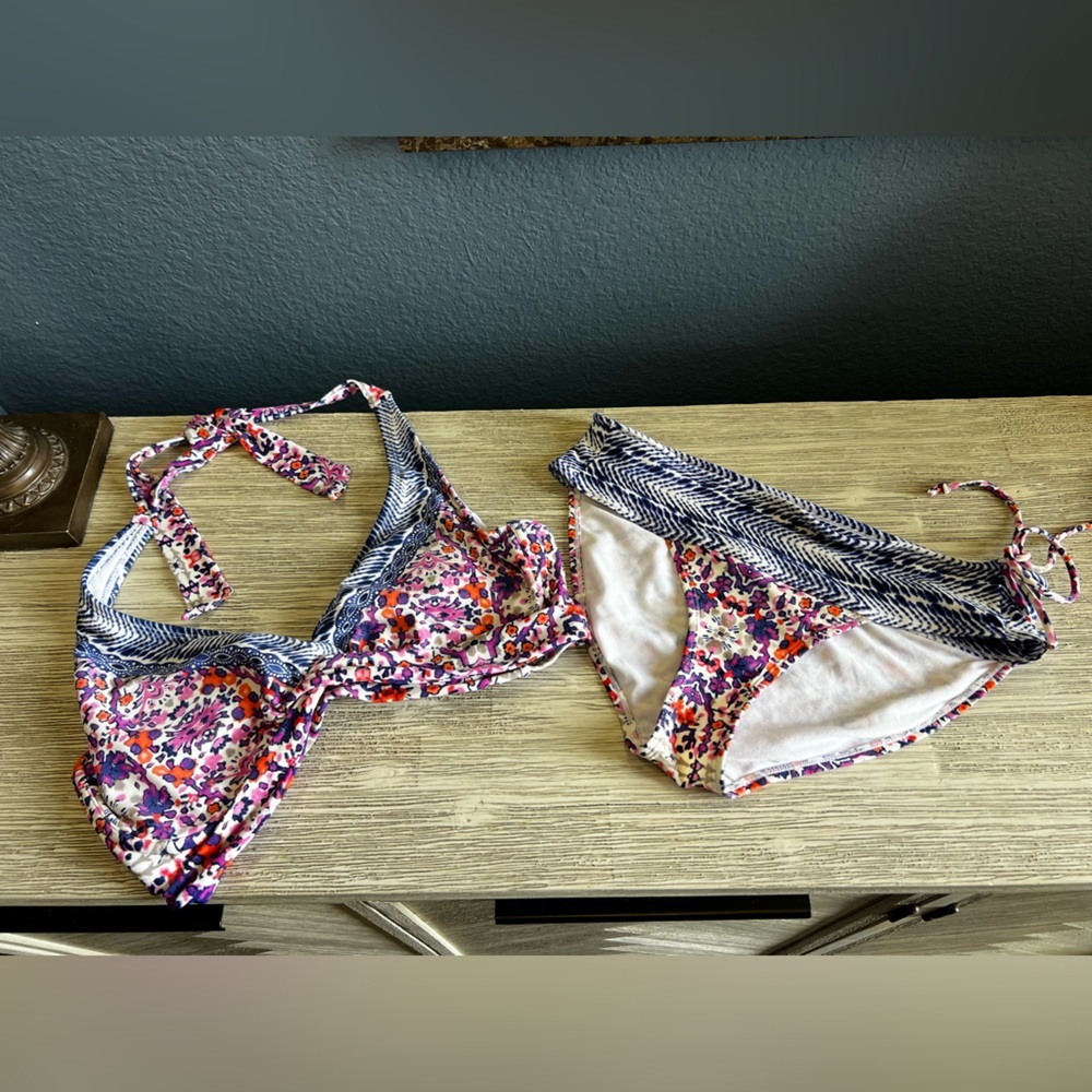 Athleta Blue and White Patterned Swimwear